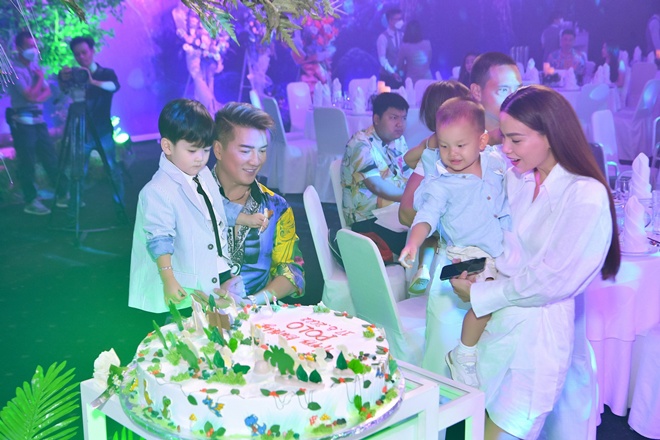 Việc 3 nhóc tì đính đám của Vbiz đứng chung 1 khung hình đã thu hút nhiều sự quan tâm của khán giả.