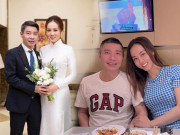 Thời trang - Cùng đi du lịch, NSND Công Lý ăn diện giản dị, bà xã "dát" hàng hiệu: "Lạc quẻ" nhưng vẫn đẹp đôi