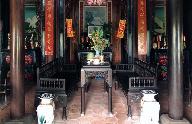 Qua quan sát, ngôi nhà Trăm Cột mang phong cách tả thực khéo léo, tỉ mỉ và gò bó trong khuôn khổ cổ điển kết hợp với sự phóng khoáng, nhỏ nhã…