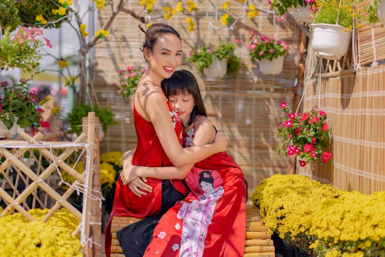 Hoa hậu có một con gái tên Chiko Bé Chiko (tên thật Nam Phương), năm nay 12 tuổi. Bé thừa hưởng chiều cao, đôi mắt và nụ cười giống mẹ cũng như tính cách hoạt bát, mạnh mẽ.