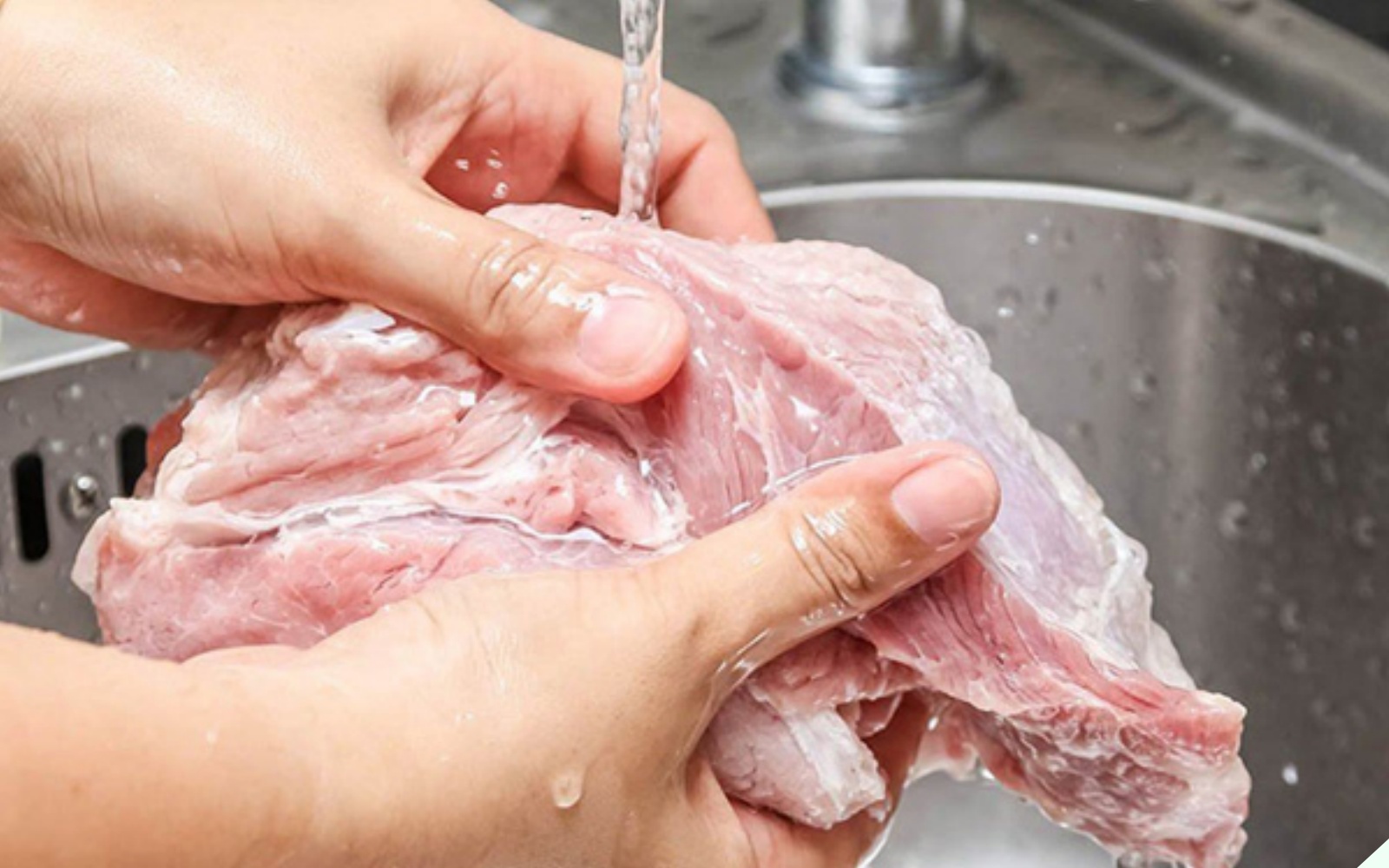 Khi mua thịt lợn cứ nhìn vào 3 điểm này là biết thịt “sạch” hay “bẩn”, nhớ kỹ để không bị thiệt - 9