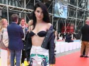 Thời trang - Con gái út nhà tỷ phú chuộng mặc táo bạo, không ngán diện áo lót nhỏ xíu lên thảm đỏ