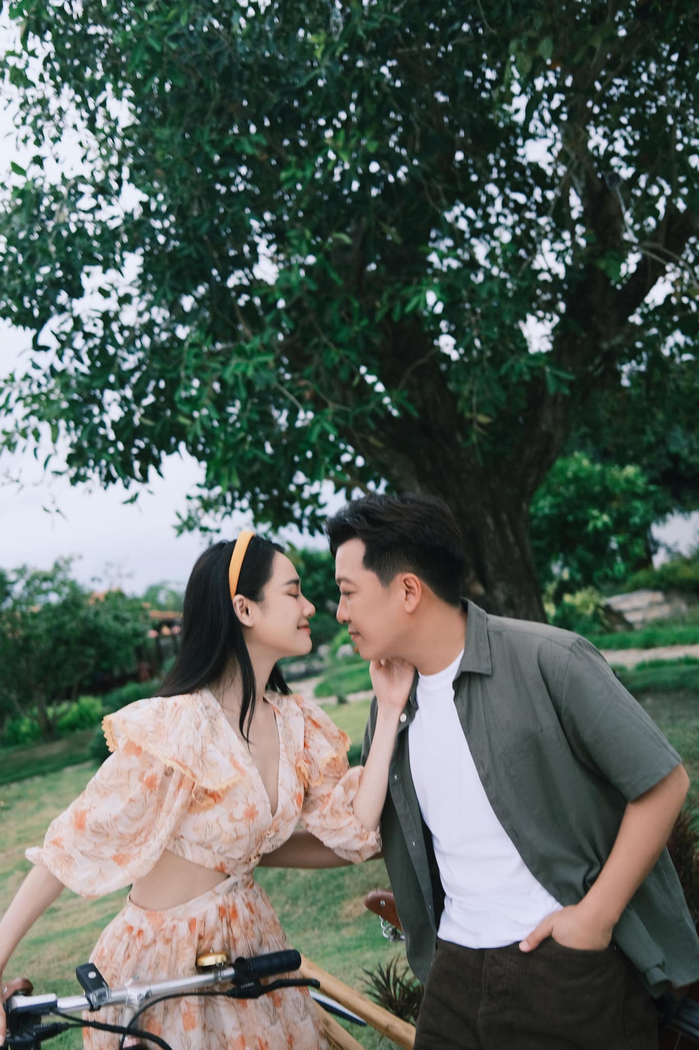 Không còn vòng 1 tàng hình, bà mẹ 1 con giờ sở hữu đôi gò bồng căng tràn quyến rũ, bao người mê.