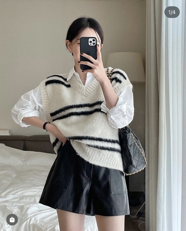 Chân váy da sành điệu mặc cùng với áo sơ mi + áo ghi lê đơn giản mà sang trọng không ngờ.