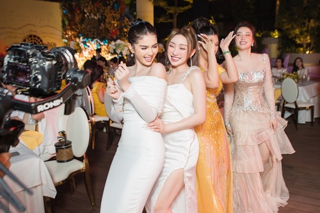 Dàn sao quẩy hết mình trong một sự kiện hoành tráng về làm đẹp.
