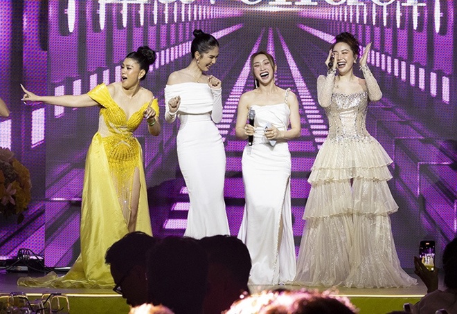 Bảo Thy khiến khán phòng bùng nổ nhờ phút ngẫu hứng mời Ngọc Trinh song ca Ngôi nhà hoa hồng và Là con gái phải xinh.