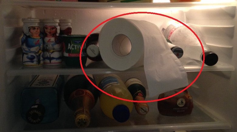Chṑng say xỉn bỏ nhầm cuộn giấy vệ sinh trong tủ lạnh, sáng hȏm sau ᵭiḕu kỳ diệu xảy ra - 1