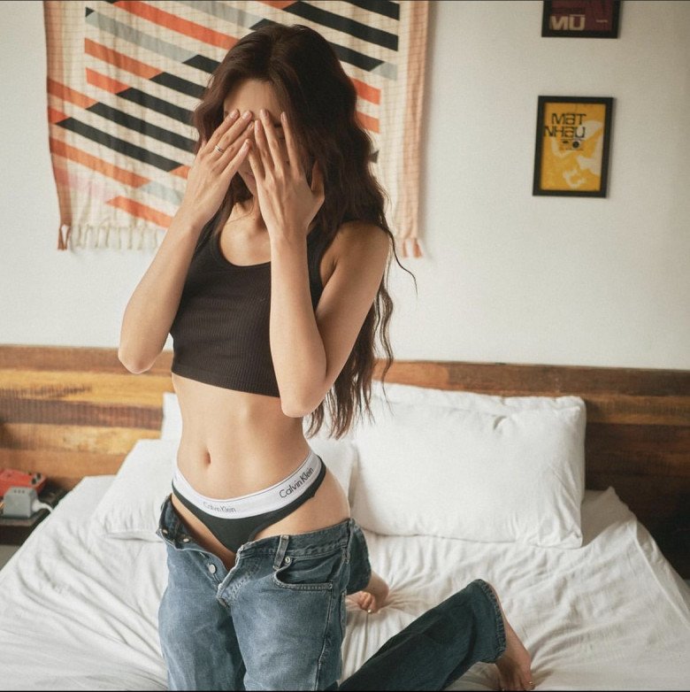 Những set đồ khoe khéo nội y chất ngất được cô đăng tải lên mạng xã hội nhận được nhiều lời khen có cánh từ người hâm mộ lẫn giới mộ điệu.