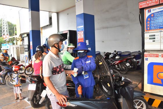Giá xăng tăng từ 15 giờ ngày 1-11