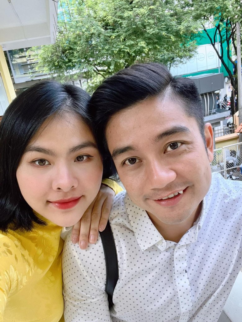 Vân Trang và chồng doanh nhân xem kĩ ngày giờ tốt để đón con gái song sinh - 2