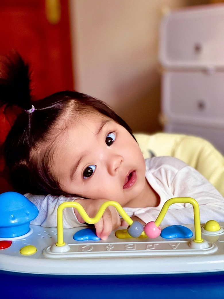 Vân Trang và chồng doanh nhân xem kĩ ngày giờ tốt để đón con gái song sinh - 9