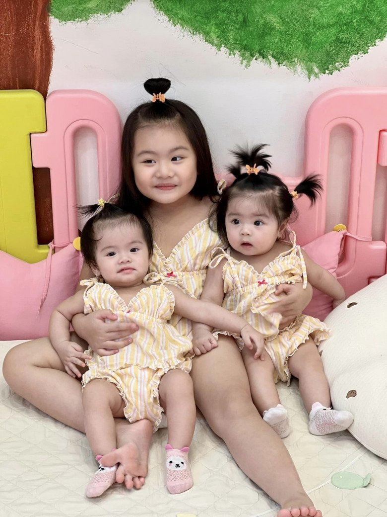 Vân Trang và chồng doanh nhân xem kĩ ngày giờ tốt để đón con gái song sinh - 7