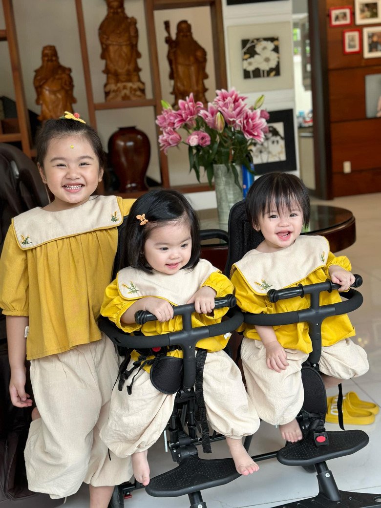 Vân Trang và chồng doanh nhân xem kĩ ngày giờ tốt để đón con gái song sinh - 4