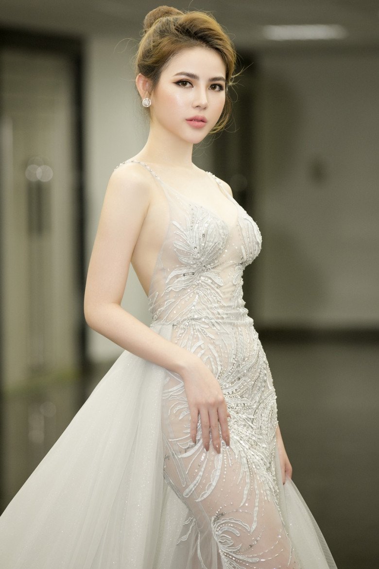 Đến nay Thủy Tiên đã là một người có sự nghiệp thành công, kiếm ra tiền, khiến bố vui lòng. 