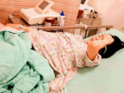 Bà bầu - Tháng nữa mới sinh mà vợ không chịu bán vàng trả nợ cho em chồng cờ bạc vì phải sắm đồ đi đẻ