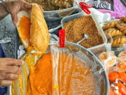 Lifestyle - Xe bánh mì đông nhất Sài Gòn, bán hết veo trong 2 tiếng, có tiền mà đến muộn cũng quay xe về