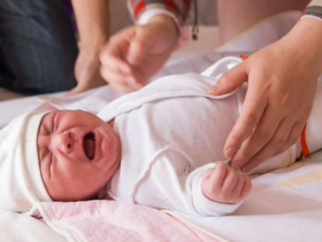 Bố lấy cuống rốn của con xét nghiệm ADN mới biết sự thật
