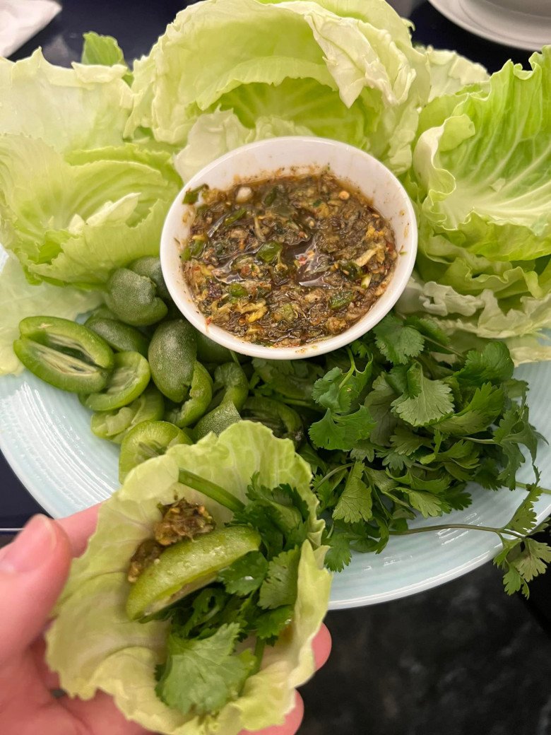 Ngoài việc chăm sóc sắc đẹp nàng hậu còn chăm chút từng bữa ăn bổ dưỡng. 