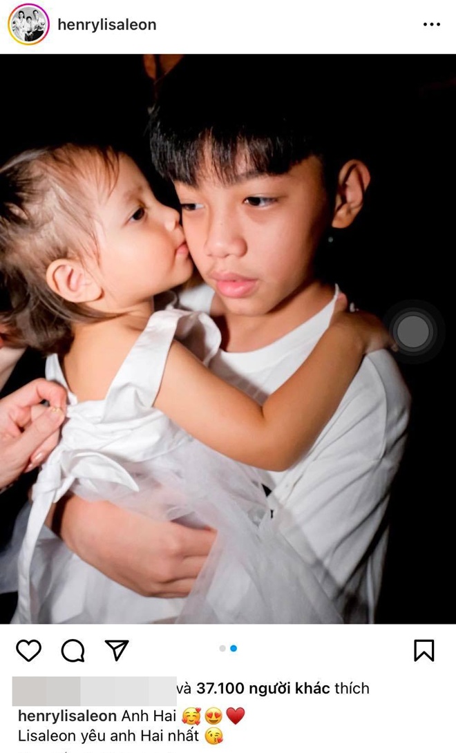 Trong một khoảnh khắc, Lisa thơm má anh Hai khiến dân tình xúc động.