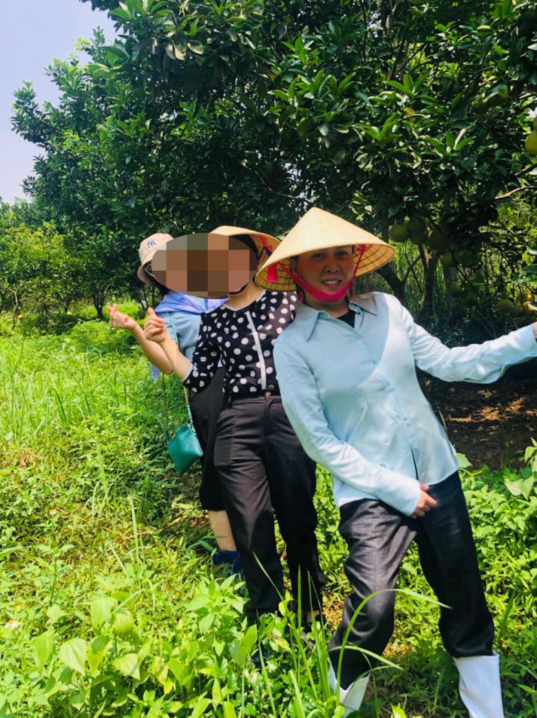 Vốn quen với một Phượng Chanel xa hoa, lộng lẫy nên hình ảnh chất phác này của bà mẹ đông có phần lạ lẫm, bất ngờ.