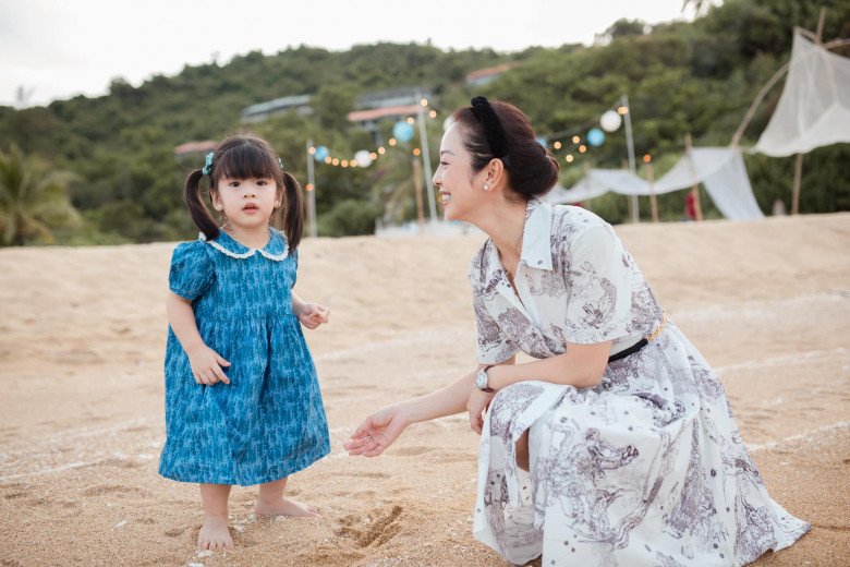 img srchttps://cdn.eva.vn/upload/4-2022/images/2022-11-06/3-co-cong-chua-nha-hoa-hau-ha-kieu-anh-dang-thu-thao-jennifer-pham-cang-lon-cang-xinh-duoc-me-nuoi-d-291897619_572048894278332_4691155115917968469_n-1667729166-971-width780height1040.jpg /