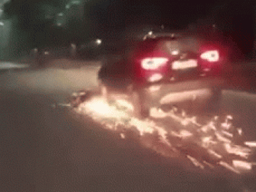  Clip: Ô tô gây tai nạn bỏ chạy, kéo lê xe máy gần 1km 