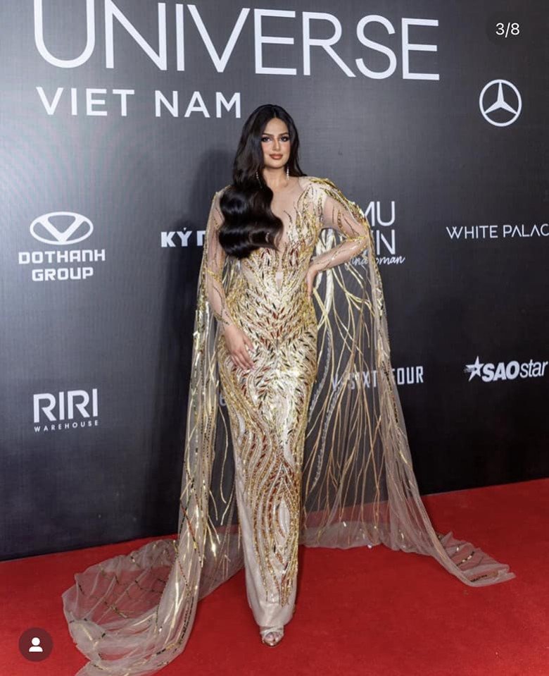 Còn đây là chiếc đầm được thiết kế riêng cho cô tại chung kết Miss Universe Vietnam 2022 rất quyền lực và tôn dáng.