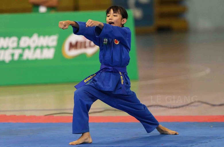 Không như con nhà sao khác thường lựa chọn các bộ môn nữ tính, nhẹ nhàng như múa, yoga,... Chiko lại yêu thích bộ môn khó nhằn hơn là võ.