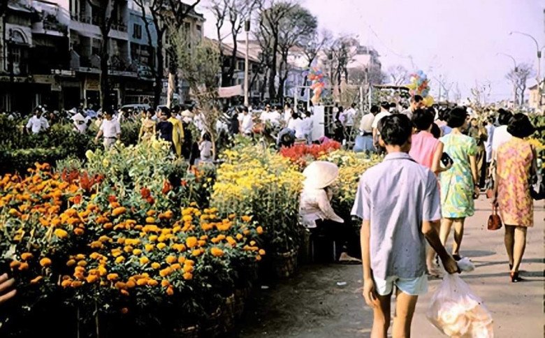 Chợ hoa Nguyễn Huệ nhộn nhịp vào những ngày Tết