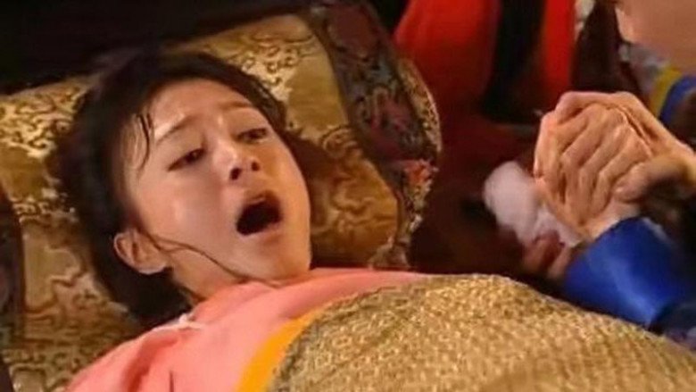 5 lý do khi phụ nữ thời xưa đẻ, bà đỡ luôn miệng giục người nhà đun nước nóng - 2