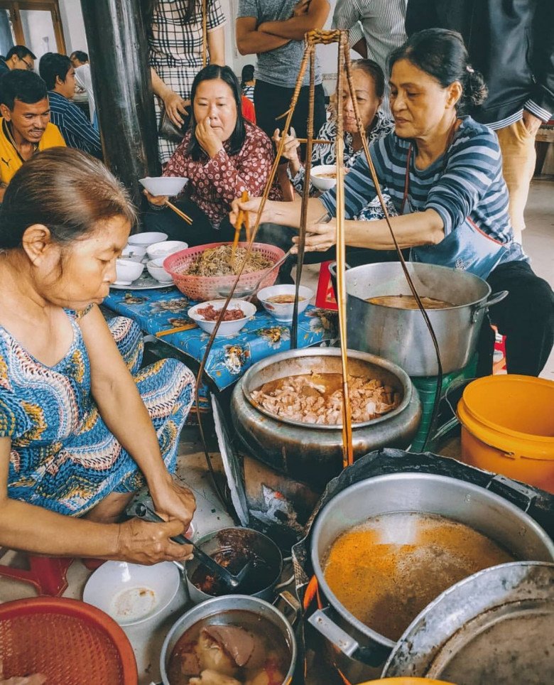 7 quán ăn lâu đời nhất xứ Huế, tồn tại hàng chục năm vẫn đông khách nghìn nghịt - 6