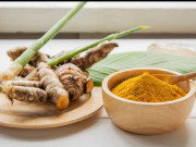 Sức khỏe - Dùng bột nghệ mỗi ngày có an toàn không? 8 tác dụng phụ không ai ngờ từ nghệ, ngay cả dạ dày, gan cũng tổn hại
