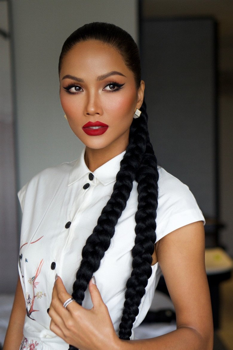 Là hoa hậu hiếm hoi xuất thân từ người dân tộc thiểu số, HHen Niê đã khẳng định được cá tính thời trang, làm đẹp của mình.