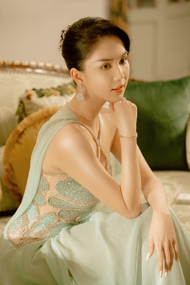 Vừa lấy chồng chưa lâu, Minh Hằng đã dạy Ngọc Trinh bí quyết khiến amp;#34;đàn ông quỳ dưới chânamp;#34; - 4