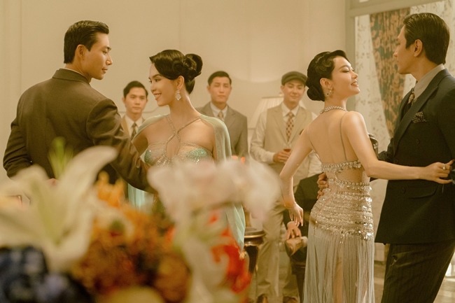 Video first look của Chị Chị Em Em 2.