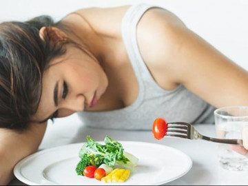 Bỗng dưng chán cơm, vừa mừng vì giảm 10kg, người phụ nữ sững sờ biết ung thư dạ dày, BS cảnh báo...