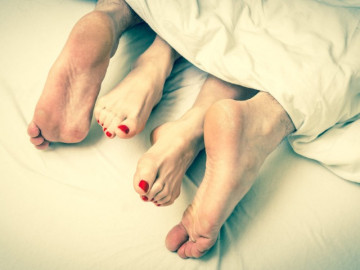 Cặp vợ chồng cưới xong ngày nào cũng   giao ban  , cuối cùng phải đi khám, BS khuyên đừng cố quá!