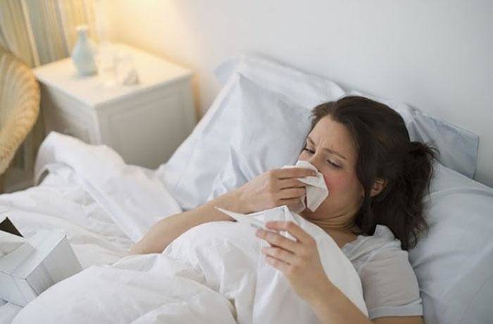 Sốt xuất huyết trong thai kỳ có thể gây ra nhiều biến chứng nặng cho mẹ và thai nhi. (Ảnh minh họa)