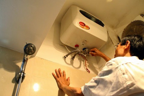 Thường xuyên kiểm tra thiết bị điện trọng phòng tắm để ngăn ngừa nguy cơ tai nạn điện giật. Ảnh minh họa. 