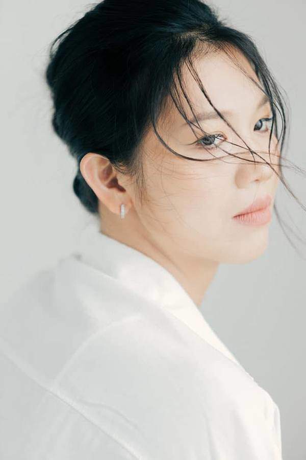 Bộ hình chụp Beauty được cô hé lộ cực kì nhỏ giọt trên trang cá nhân nhưng cũng đã phần nào giúp chứng minh nhan sắc đẹp rạng ngời, khác lạ hẳn so với trước đây của Ánh Viên.