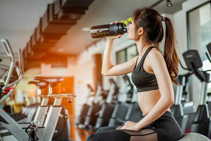 Đừng quên ăn sáng đầy đủ và uống nhiều nước để cơ thể có đủ sức mạnh để đốt mỡ.