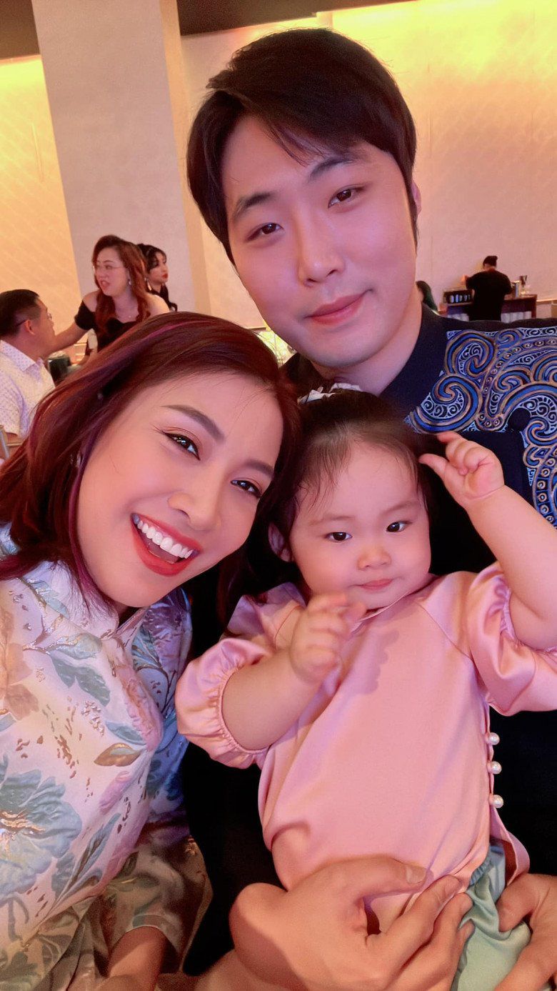 Pha Lê sinh con gái lai Hàn hôm 19/10/2021. Cô đặt tên con là Thiên Ý. Thiên là trời amp; Ý là điều nảy sinh trong suy nghĩ của con người. Thiên Ý mang ý nghĩa con có tinh thần, ý chí mạnh mẽ, bao quát như trời cao. Con chính là suy nghĩ của trời, thông minh amp; giỏi giang.