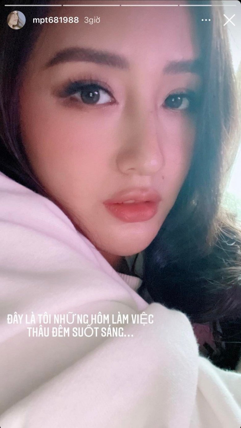 Tuy nhiên, người đẹp lại vô tình để lộ lối sống bận rộn và thiếu chăm sóc tới sắc đẹp. Cô làm việc thâu đêm suốt sáng và quên luôn cả việc skincare, trong đó cần tẩy trang, dưỡng da. Lớp make up của cô gần như còn nguyên sau nhiều giờ liền.