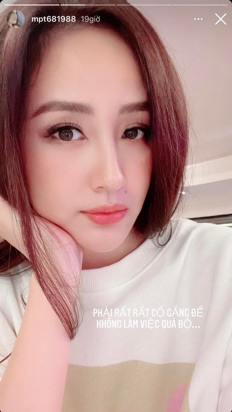 Cô khoe cận gương mặt xinh đẹp với những đường nét chuẩn chỉnh như tiên nữ. Người đẹp cũng nhắc nhở bản thân rằng không nên làm việc quá độ.