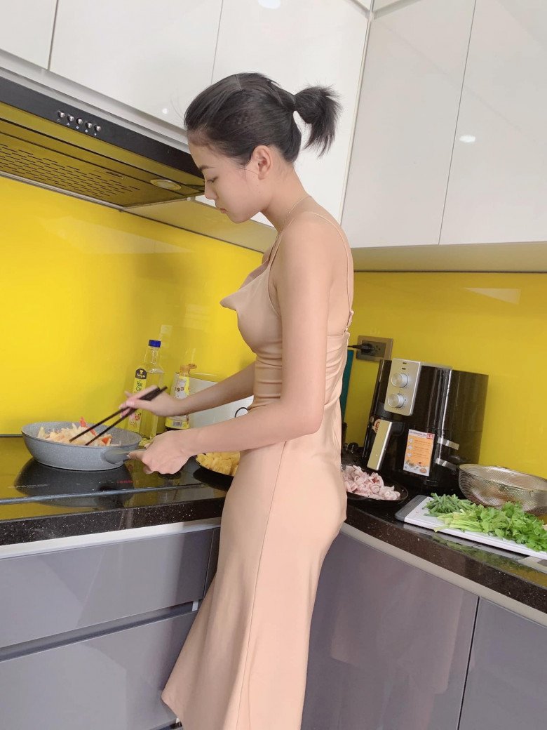 Vài năm trôi qua, cô nàng vẫn toả sáng với vóc dáng không một chút mỡ thừa, chứng minh hai vị trí Top 5 là hoàn toàn xứng đáng.