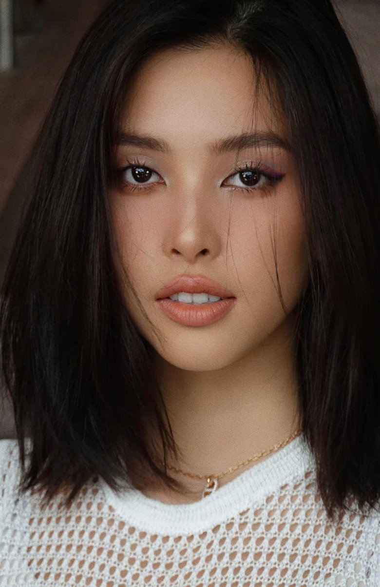 Ban giám khảo trẻ tuổi nhất nhì của cuộc thi Miss World Việt Nam 2022 là một trong số ít mỹ nhân hương sắc tự tin chụp cận gương mặt với ít chỉnh sửa nhất.