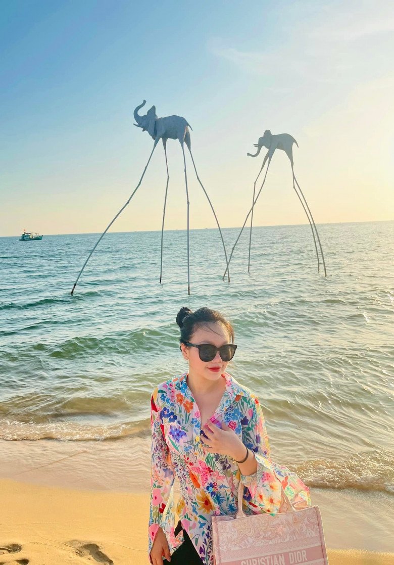 Con gái Đàm Vĩnh Hưng 24 tuổi: Xinh đẹp, làm bà chủ, sống sang chảnh - 12