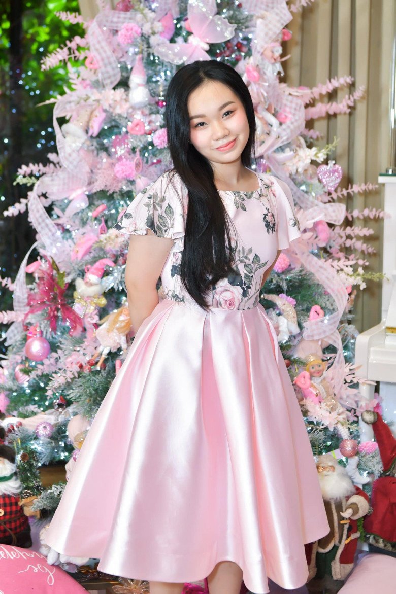 Con gái Đàm Vĩnh Hưng 24 tuổi: Xinh đẹp, làm bà chủ, sống sang chảnh - 3