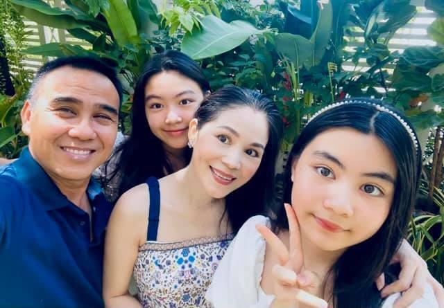 MC Quyền Linh khẳng định các con vẫn rất hồn nhiên và không hề biết gì về showbiz.