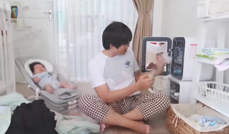 Từ khi có con, bản năng làm cha của chồng Ly như trỗi dậy.